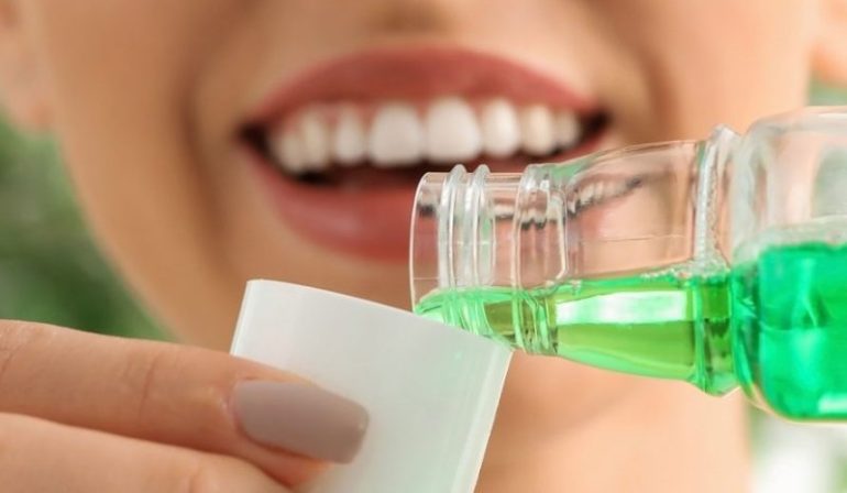 آیا دهان شویه جایگزین مسواک میشود